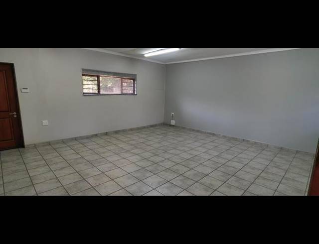 BUSINESS PROPERTY TO RENT IN LYNNWOOD GLEN